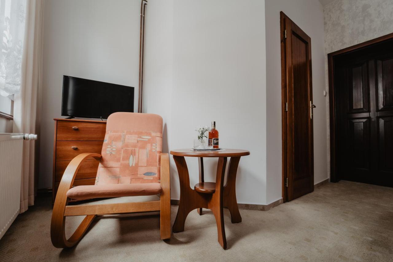 Hotel U Lipy 흐렌스코 외부 사진