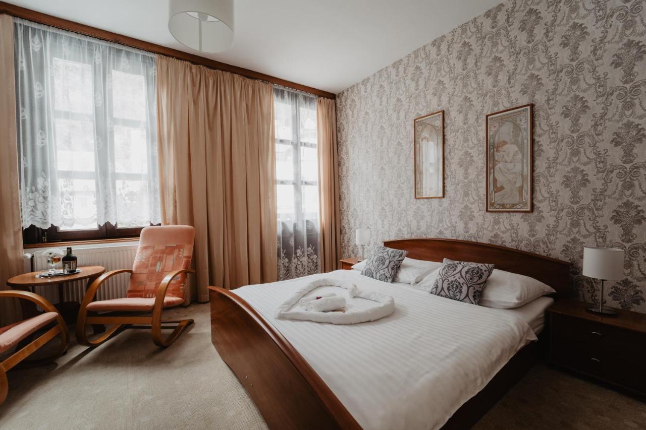 Hotel U Lipy 흐렌스코 외부 사진