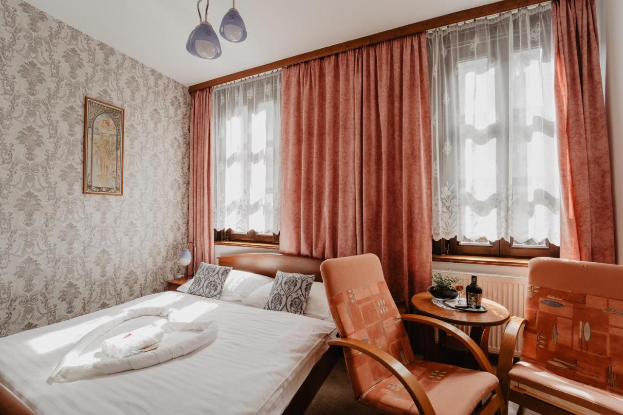 Hotel U Lipy 흐렌스코 외부 사진