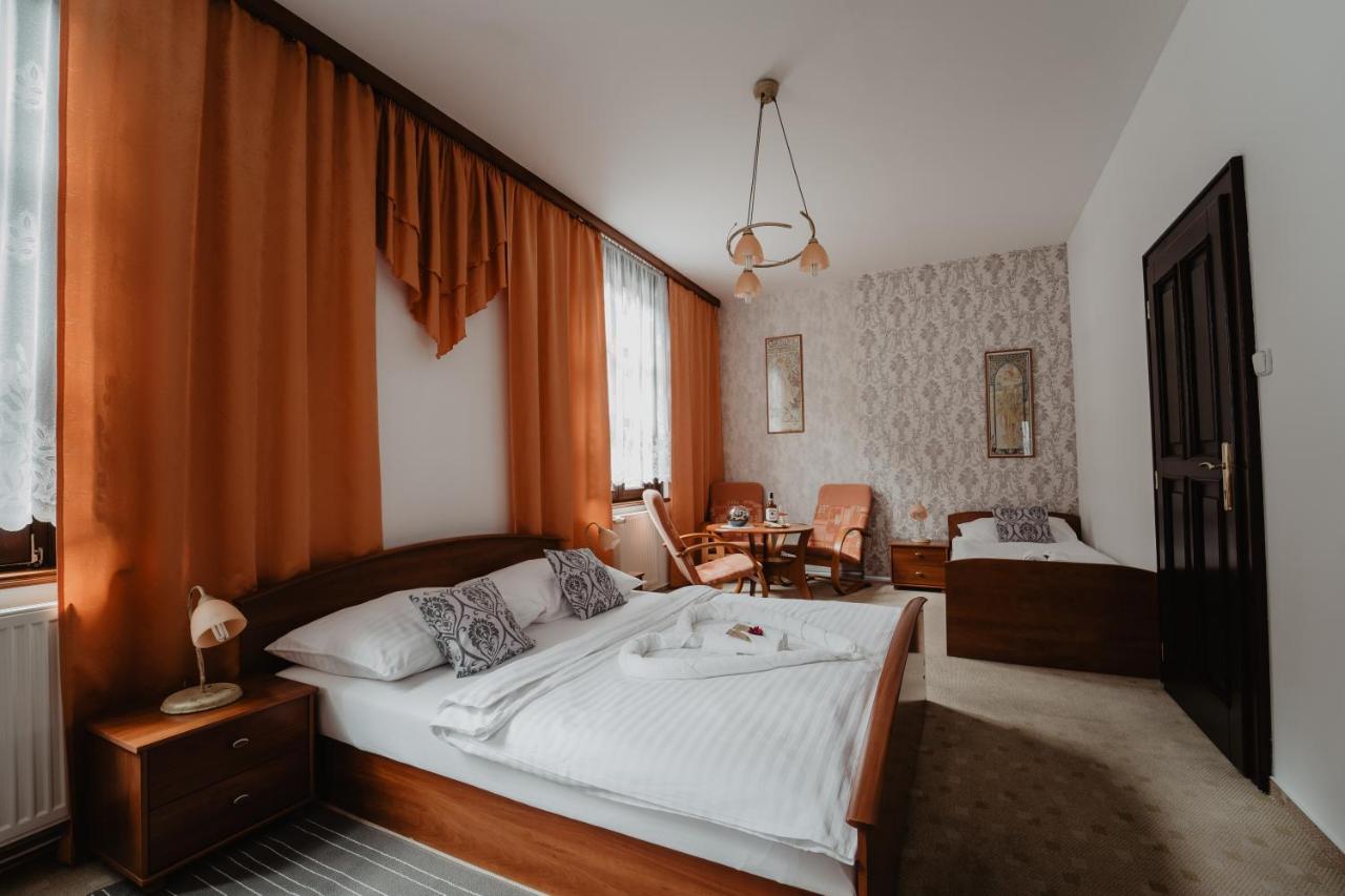 Hotel U Lipy 흐렌스코 외부 사진