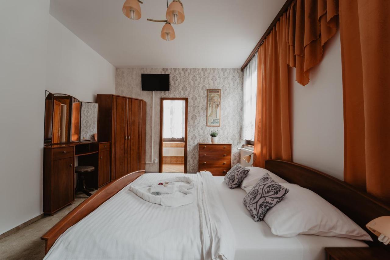 Hotel U Lipy 흐렌스코 외부 사진